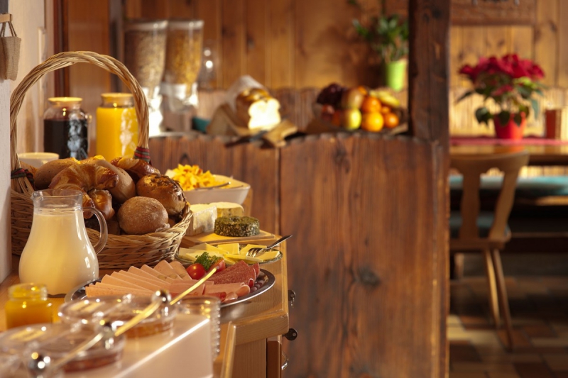 boulangerie-VENCE-min_breakfast_buffet_food_restaurant_meal_hotel_plate_fresh-718745