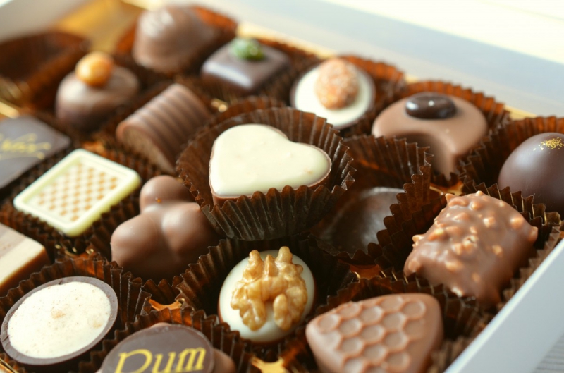 boulangerie-VENCE-min_chocolates_food_candy_calories_nibble_chocolate_heart-782043