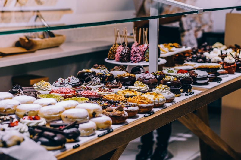 boulangerie-VENCE-min_shop_dessert_pastry_bakery_counter-184398